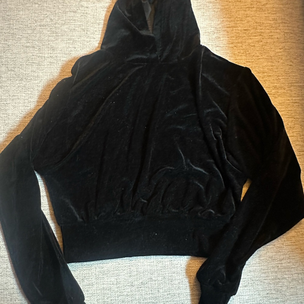 Women’s velvet express cropped pullover